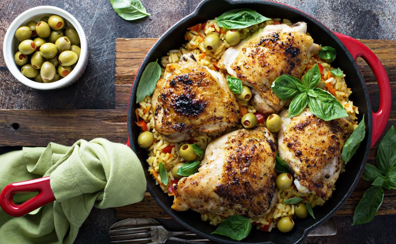 עוף ברוטב עגבניות וזיתים של דניאלה שרביט