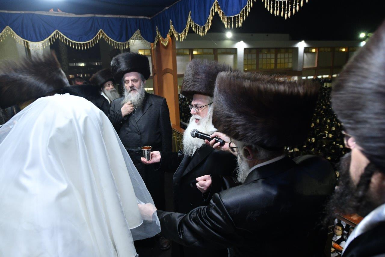 מהקבלת פנים ועד ה'מצווה טאנץ' בחתונת צאנז - סטריקוב