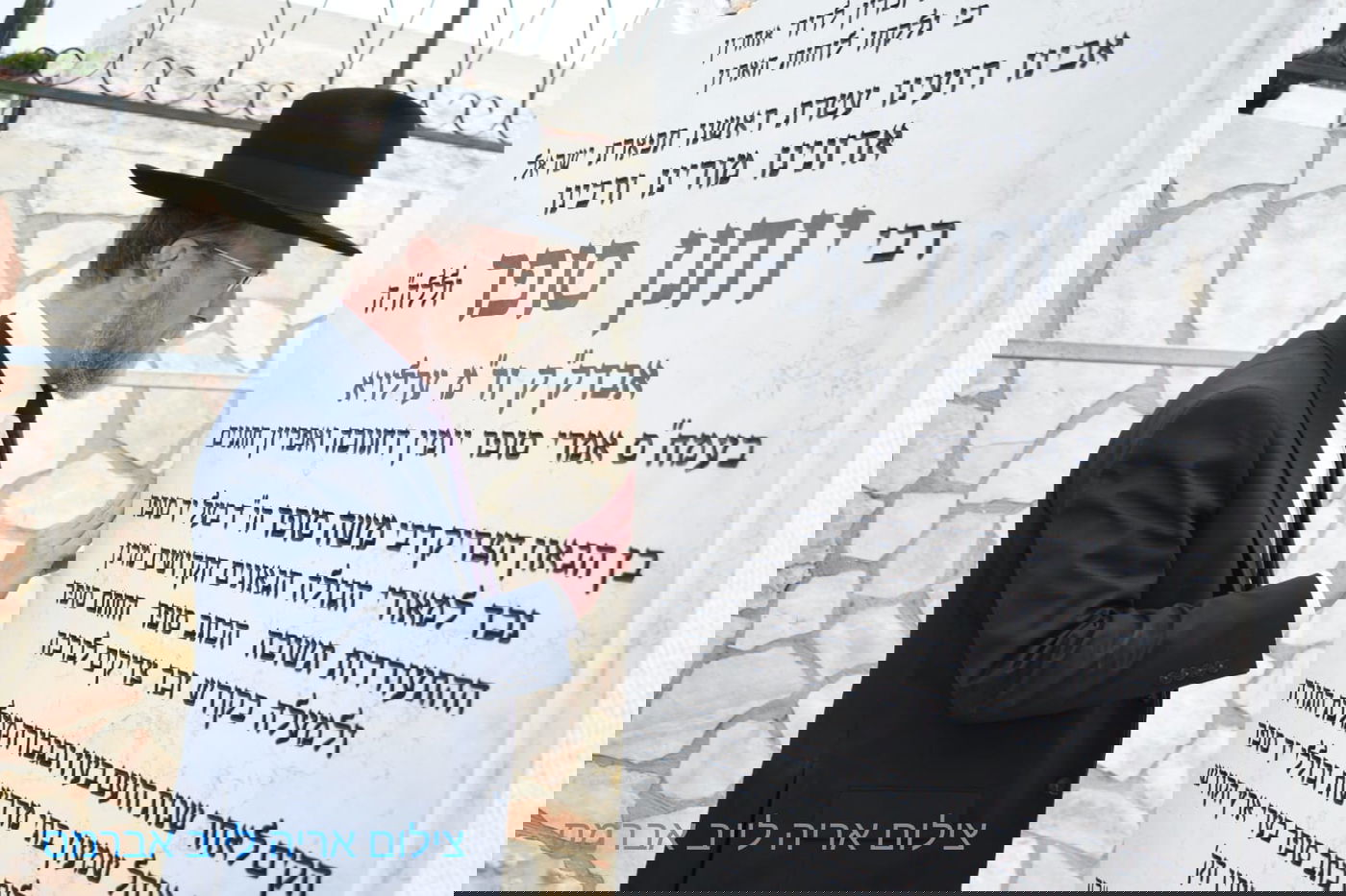 בפתח יום הבחירות, פינדרוס ביקש מחילה על קברו של הרבי מערלוי