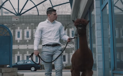 הראפר איי ג'יי ברנז בקליפ משעשע במיוחד