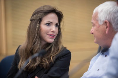 מה ענתה ינקלביץ לשאלה אם תחבור לגוש