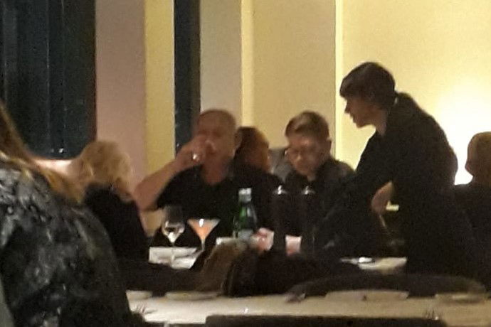 רה"מ נתניהו ורעייתו יצאו למסעדה בתל אביב • תיעוד