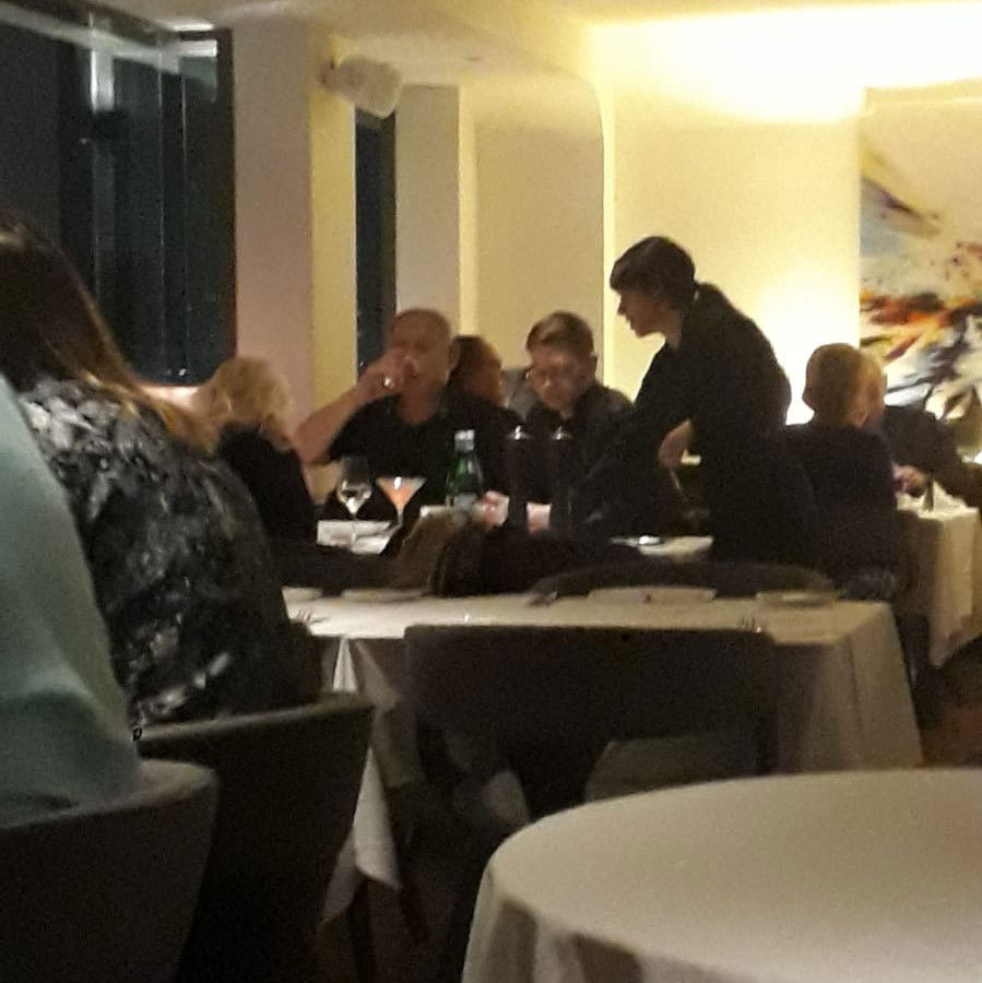 רה"מ נתניהו ורעייתו יצאו למסעדה בתל אביב • תיעוד