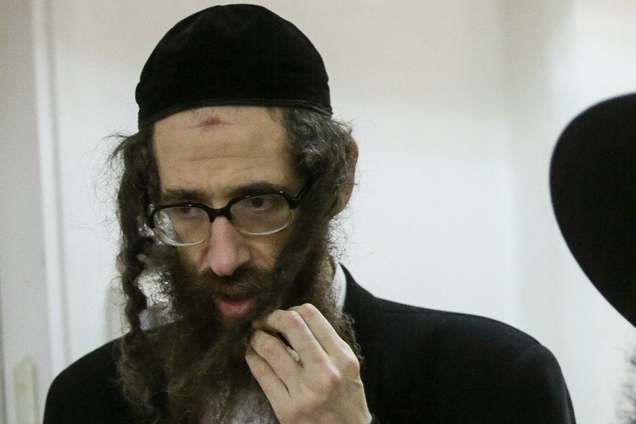 תקף באלימות את הילד מול חבריו: זה העונש שקיבל בכיר כת 'לב טהור'