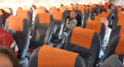 חוששים מבידוד? הנוסעים ירדו מהמטוס. צפו