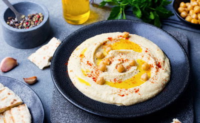 אוהבים לנגב חומוס? מסתבר שהתחביב שלכם בריא