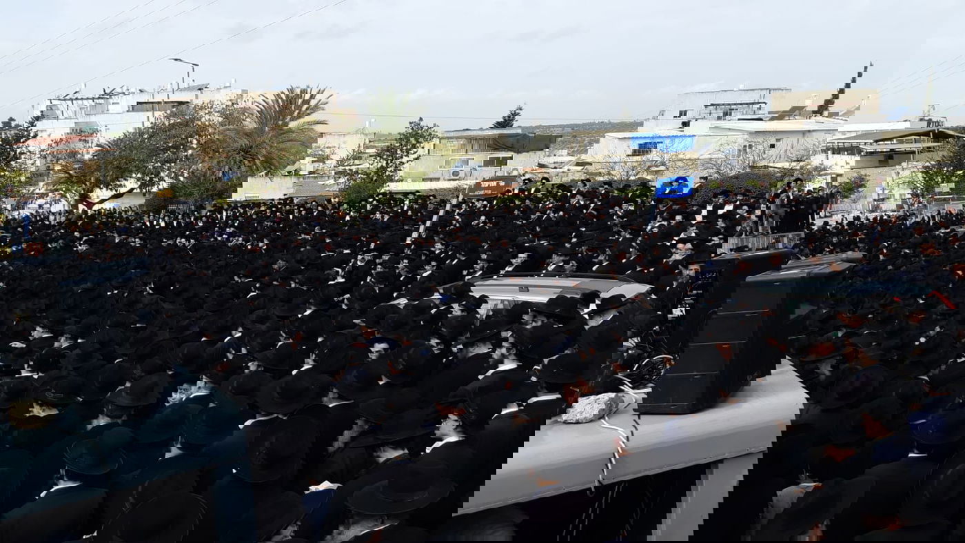 אלפים בהלווית ראש ישיבת מיר ברכפלד הגרא"י ברזל זצ"ל