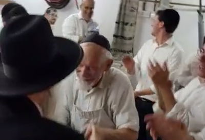 הריקוד האחרון של הרב בורר ז"ל במאפייתו. צפו