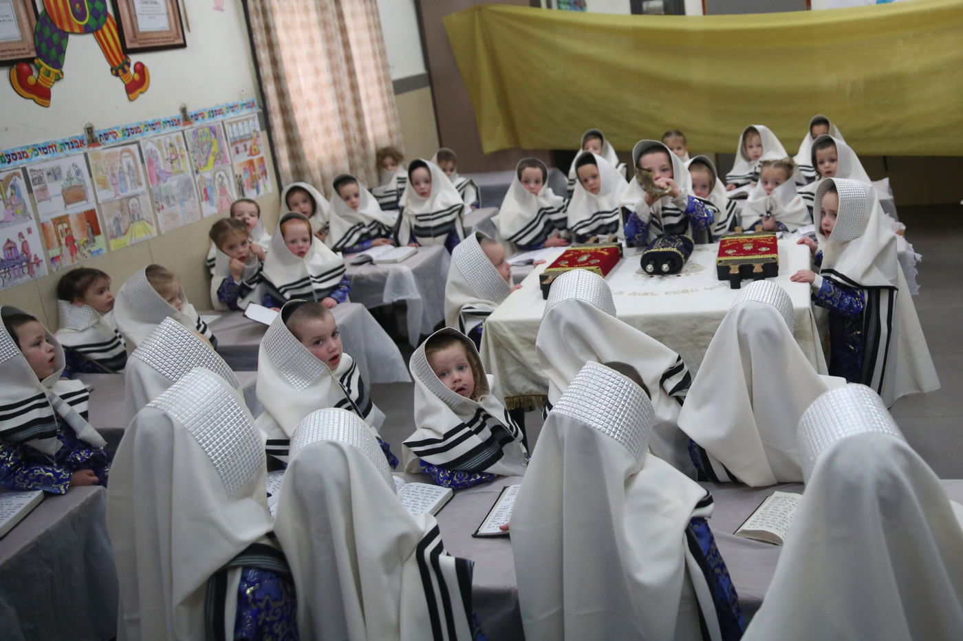 "פורים כפורים": הילדים הקטנים ערכו הצגה מרגשת