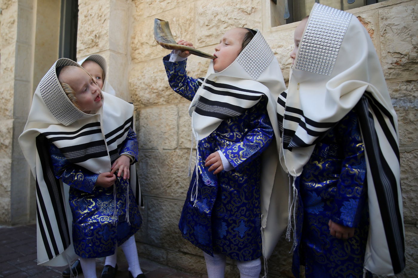 "פורים כפורים": הילדים הקטנים ערכו הצגה מרגשת