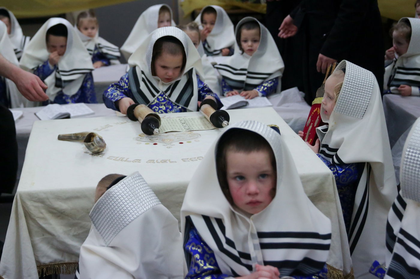 "פורים כפורים": הילדים הקטנים ערכו הצגה מרגשת