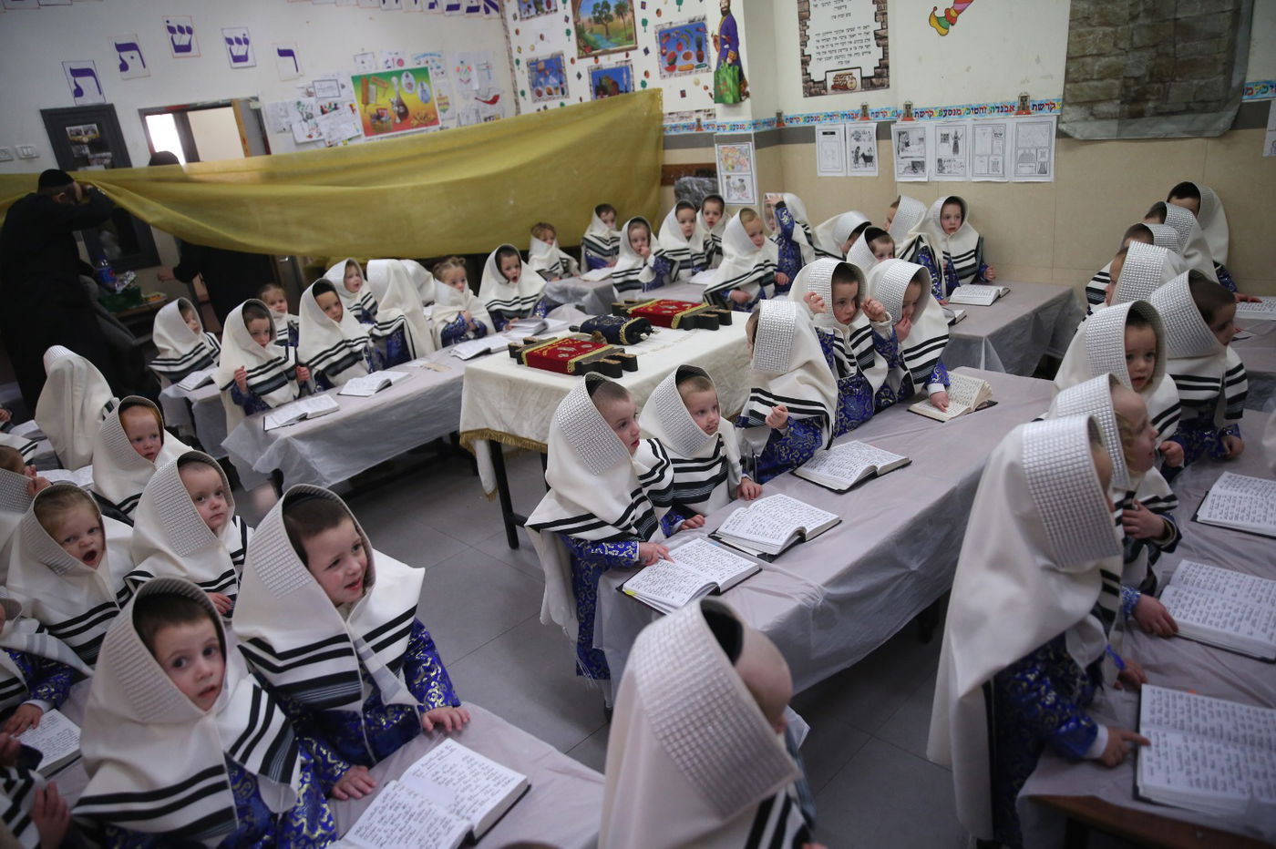 "פורים כפורים": הילדים הקטנים ערכו הצגה מרגשת