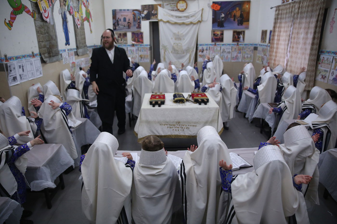 "פורים כפורים": הילדים הקטנים ערכו הצגה מרגשת