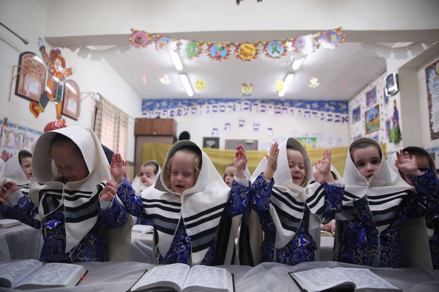 "פורים כפורים": הילדים הקטנים ערכו הצגה מרגשת
