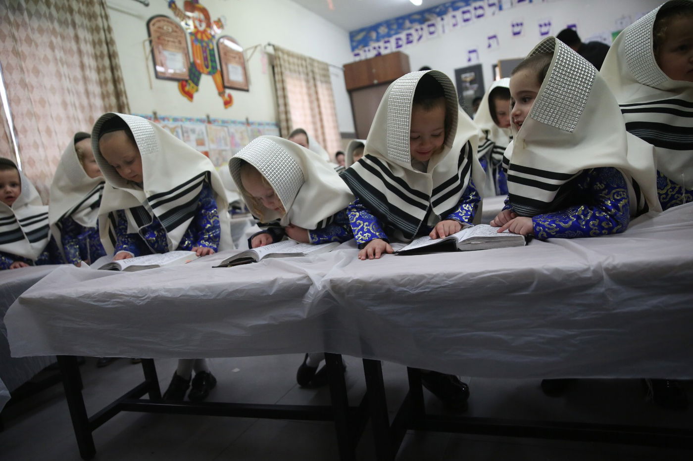 "פורים כפורים": הילדים הקטנים ערכו הצגה מרגשת