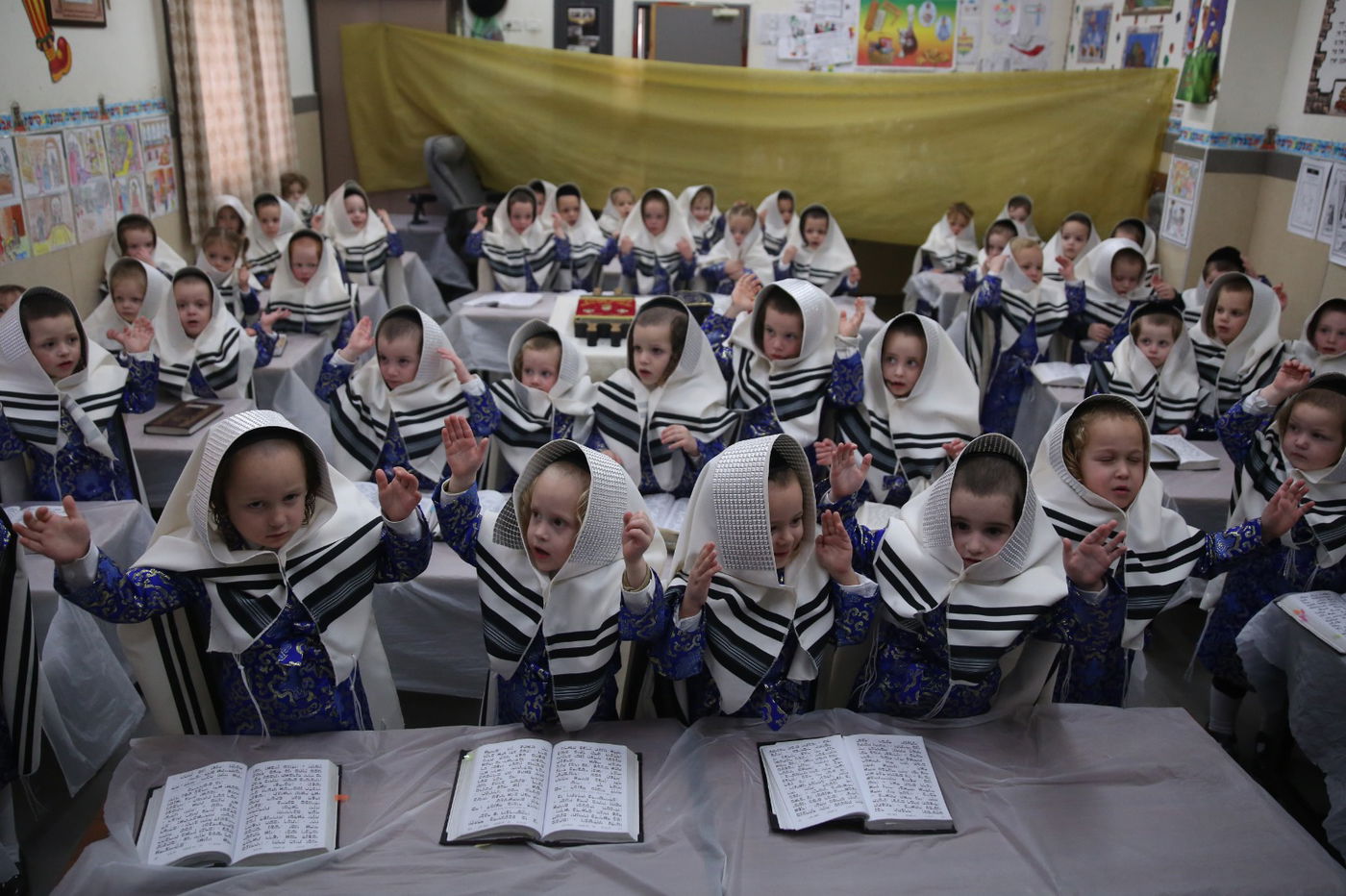 "פורים כפורים": הילדים הקטנים ערכו הצגה מרגשת