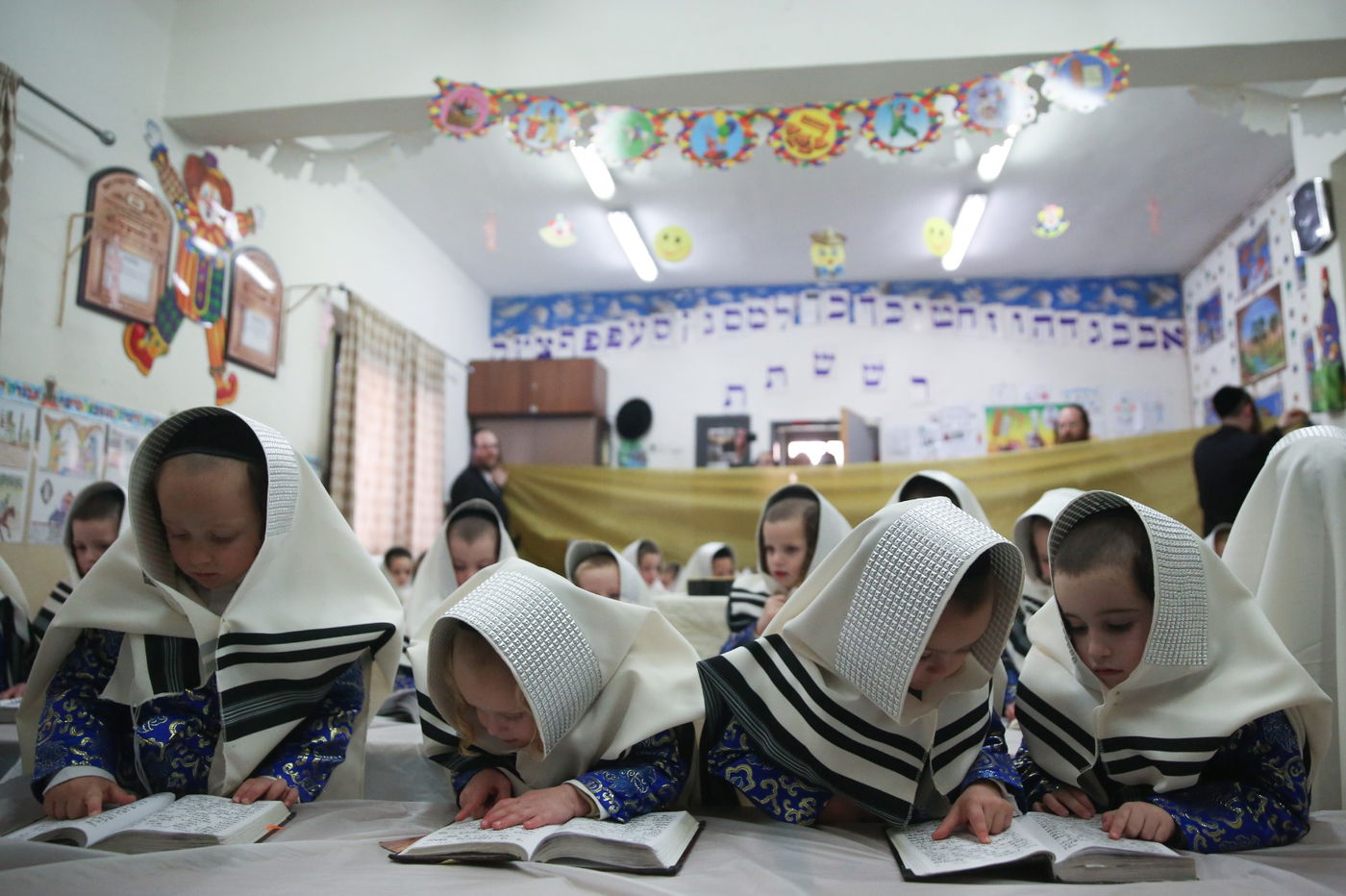 "פורים כפורים": הילדים הקטנים ערכו הצגה מרגשת