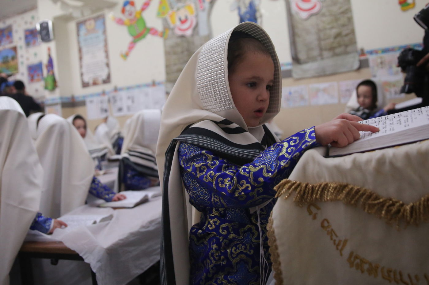 "פורים כפורים": הילדים הקטנים ערכו הצגה מרגשת