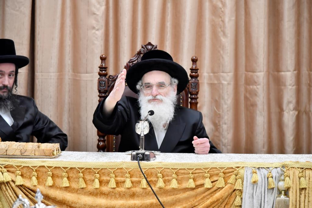 מעמד קביעת מזוזה לבית המדרש ויז'ניץ בירושלים