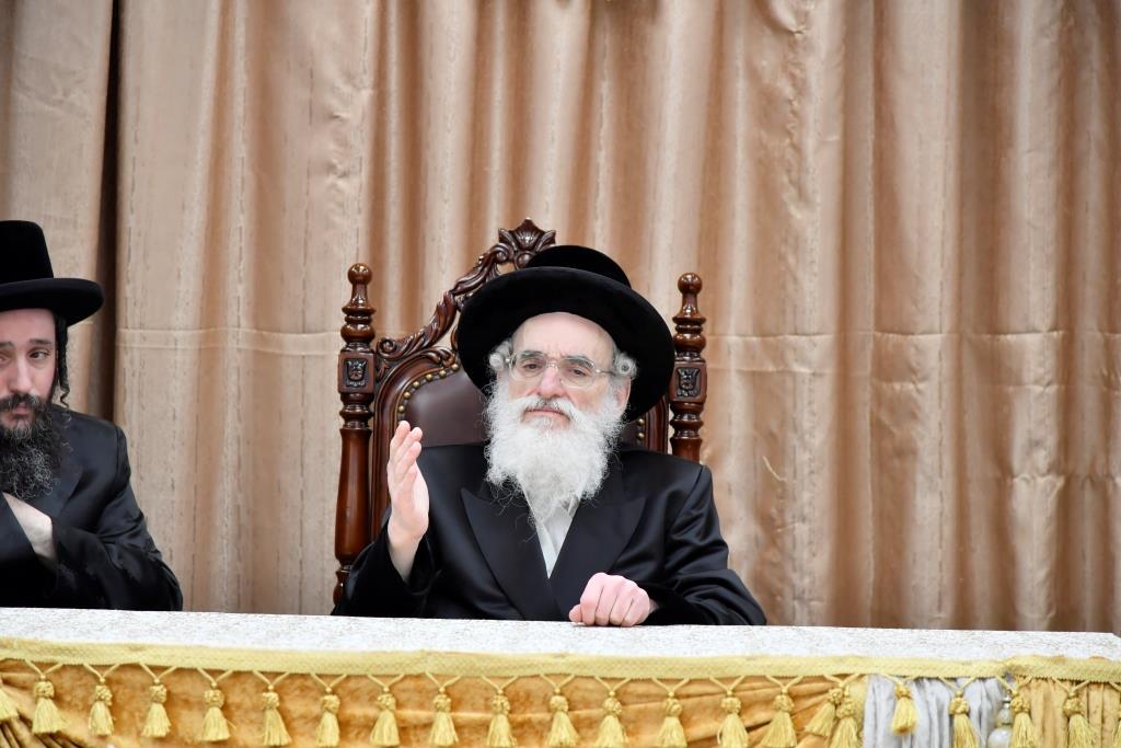 מעמד קביעת מזוזה לבית המדרש ויז'ניץ בירושלים