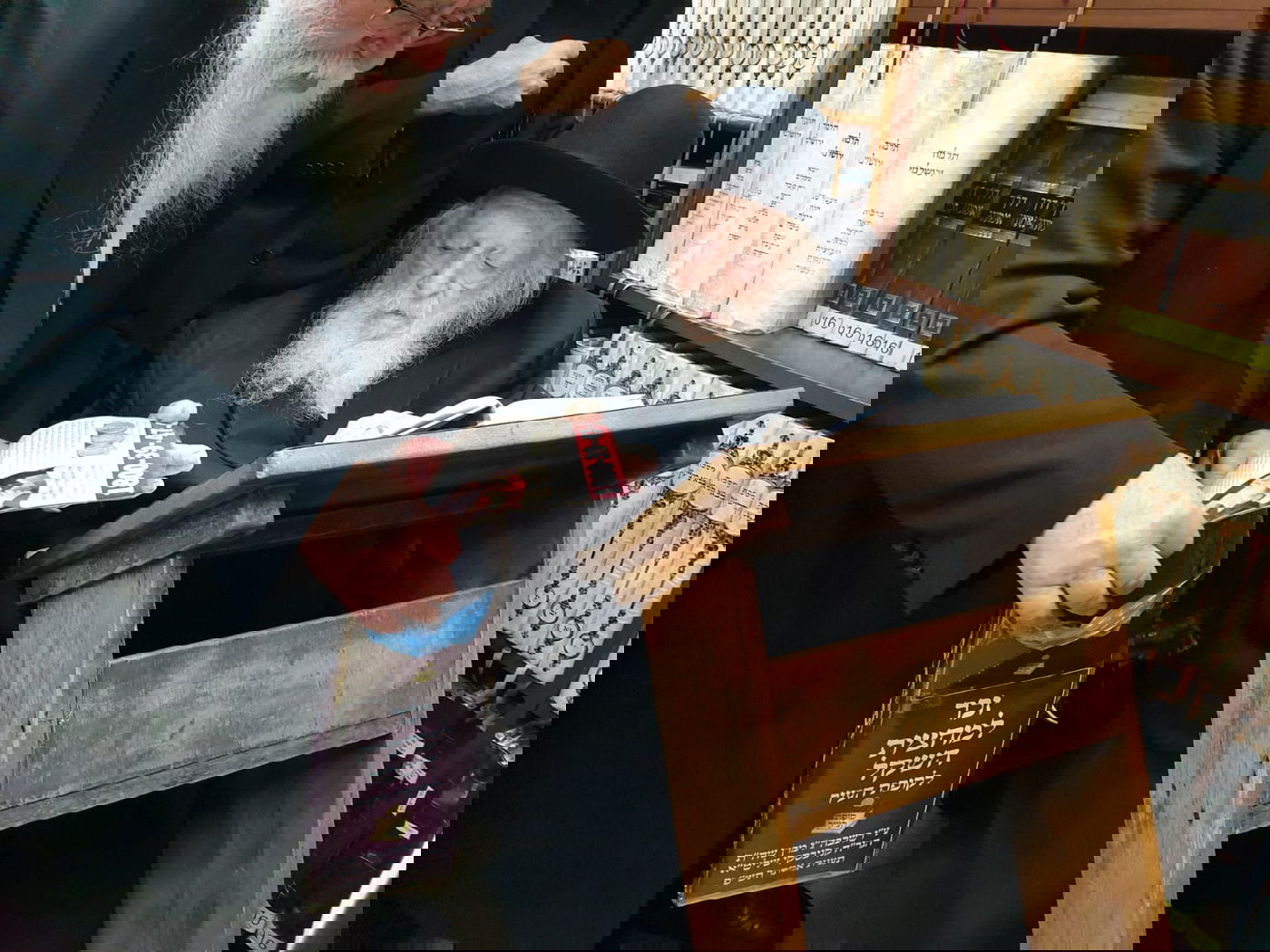 תיעוד: שר התורה במנהג מחצית השקל ותפילת מנחה