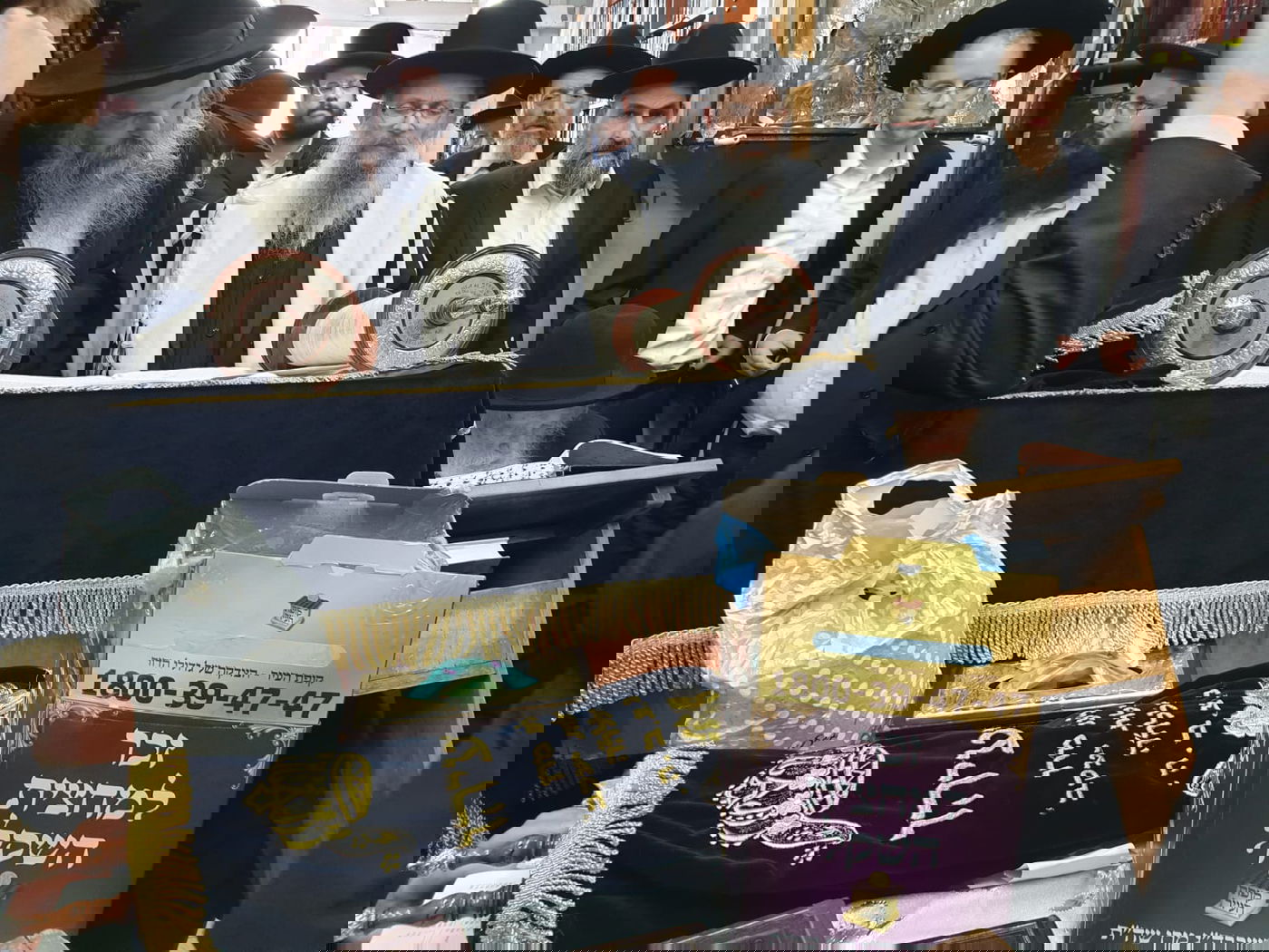 תיעוד: שר התורה במנהג מחצית השקל ותפילת מנחה