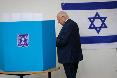 הנשיא ריבלין מצביע בבחירות