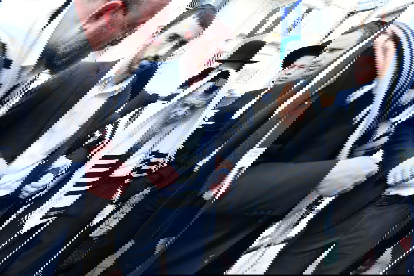 הגר"ג אדלשטיין בקריאת המגילה ומתנות לאביונים • תיעוד