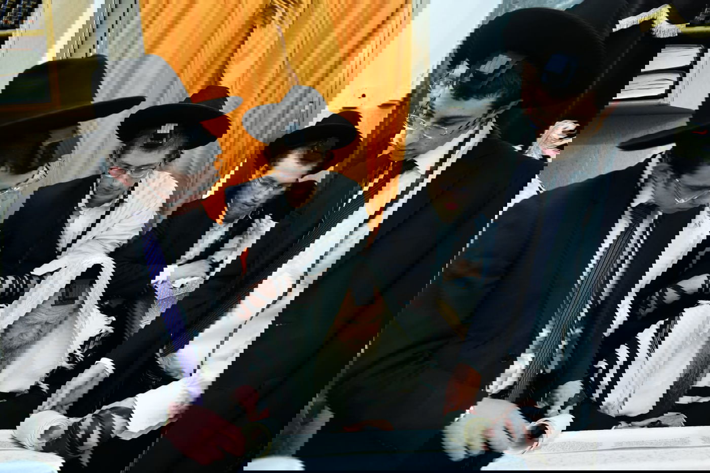 הגר"ג אדלשטיין בקריאת המגילה ומתנות לאביונים • תיעוד