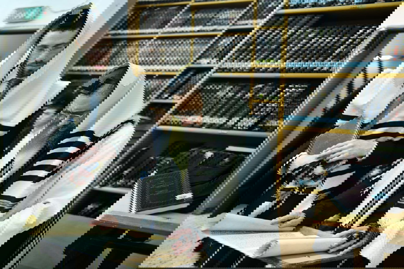 הגר"ג אדלשטיין בקריאת המגילה ומתנות לאביונים • תיעוד