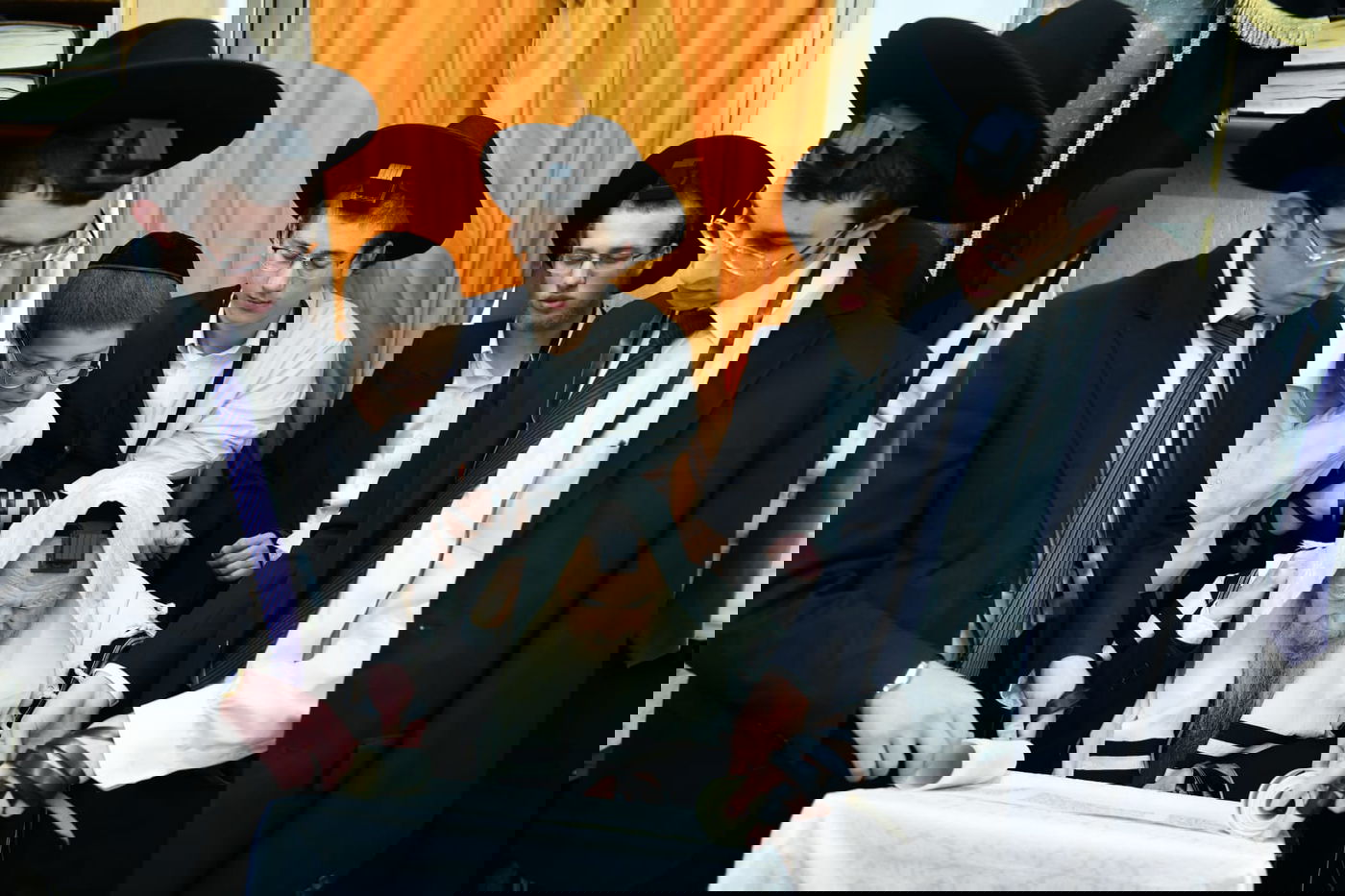 הגר"ג אדלשטיין בקריאת המגילה ומתנות לאביונים • תיעוד