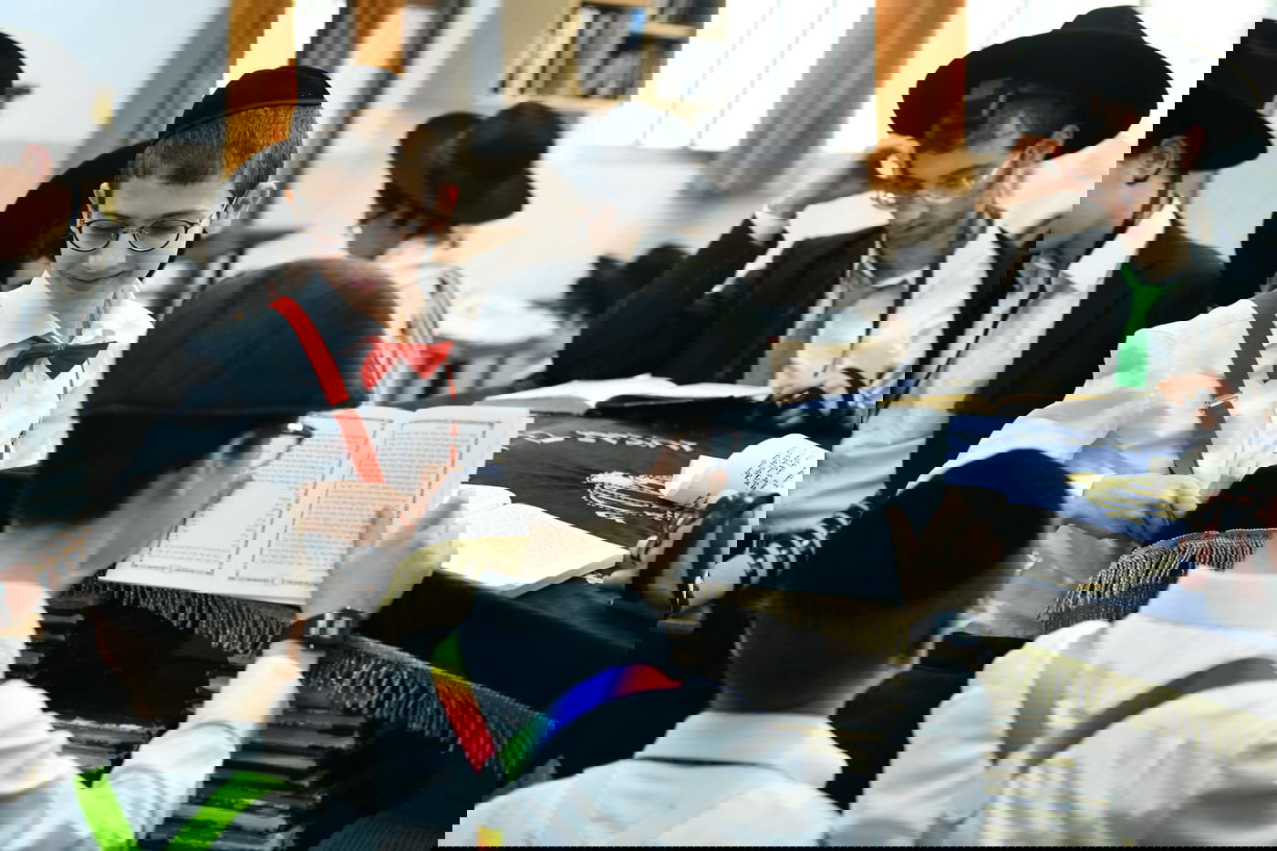 הגר"ג אדלשטיין בקריאת המגילה ומתנות לאביונים • תיעוד