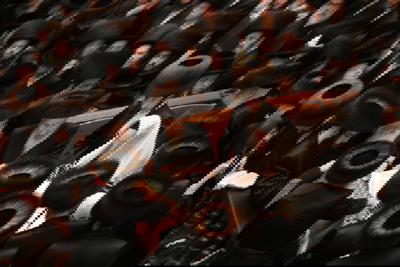 תיעוד: קריאת המגילה אצל האדמו"ר מבעלזא