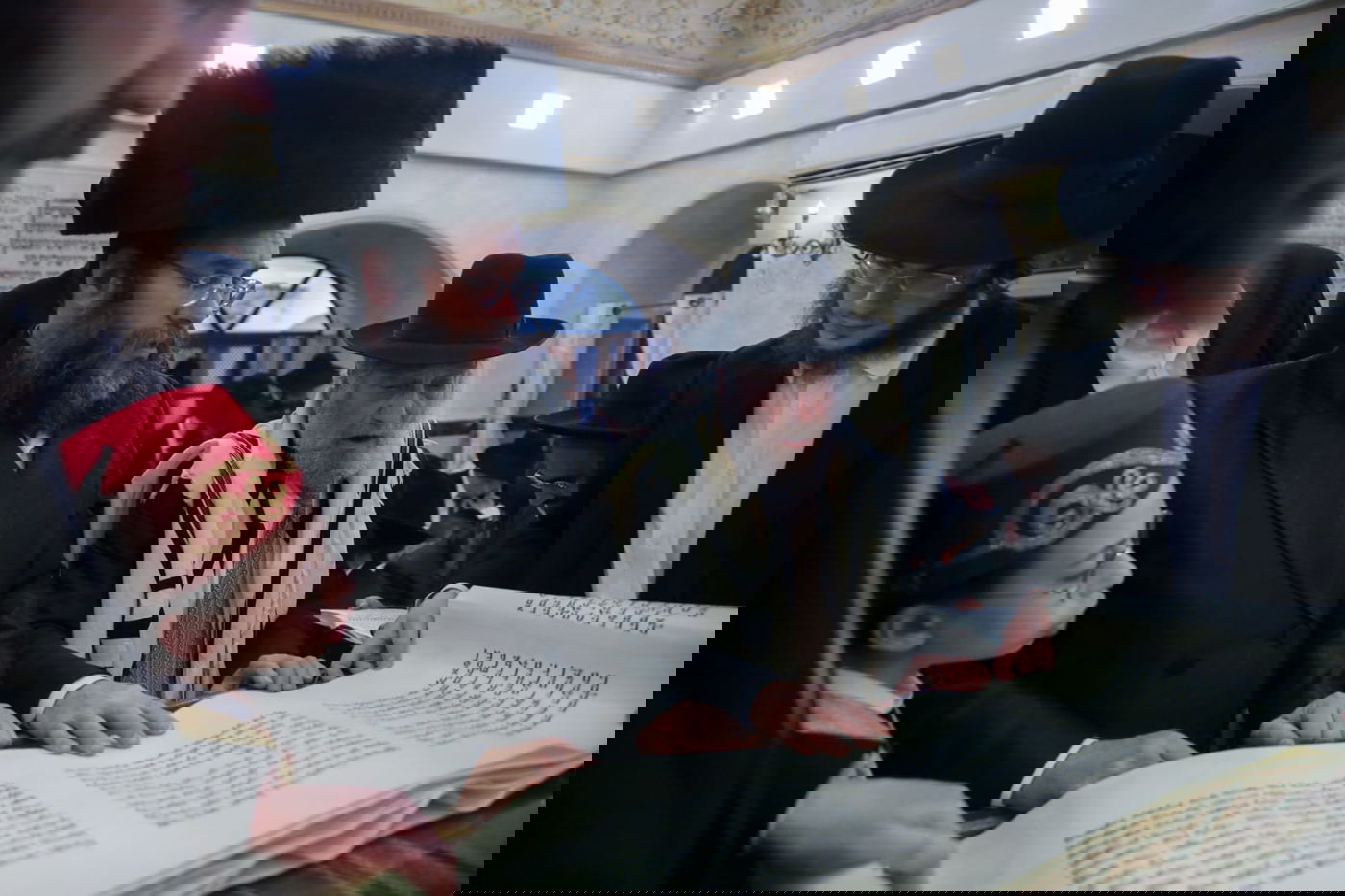 חג הפורים במאה שערים: מגילה ותחפושות