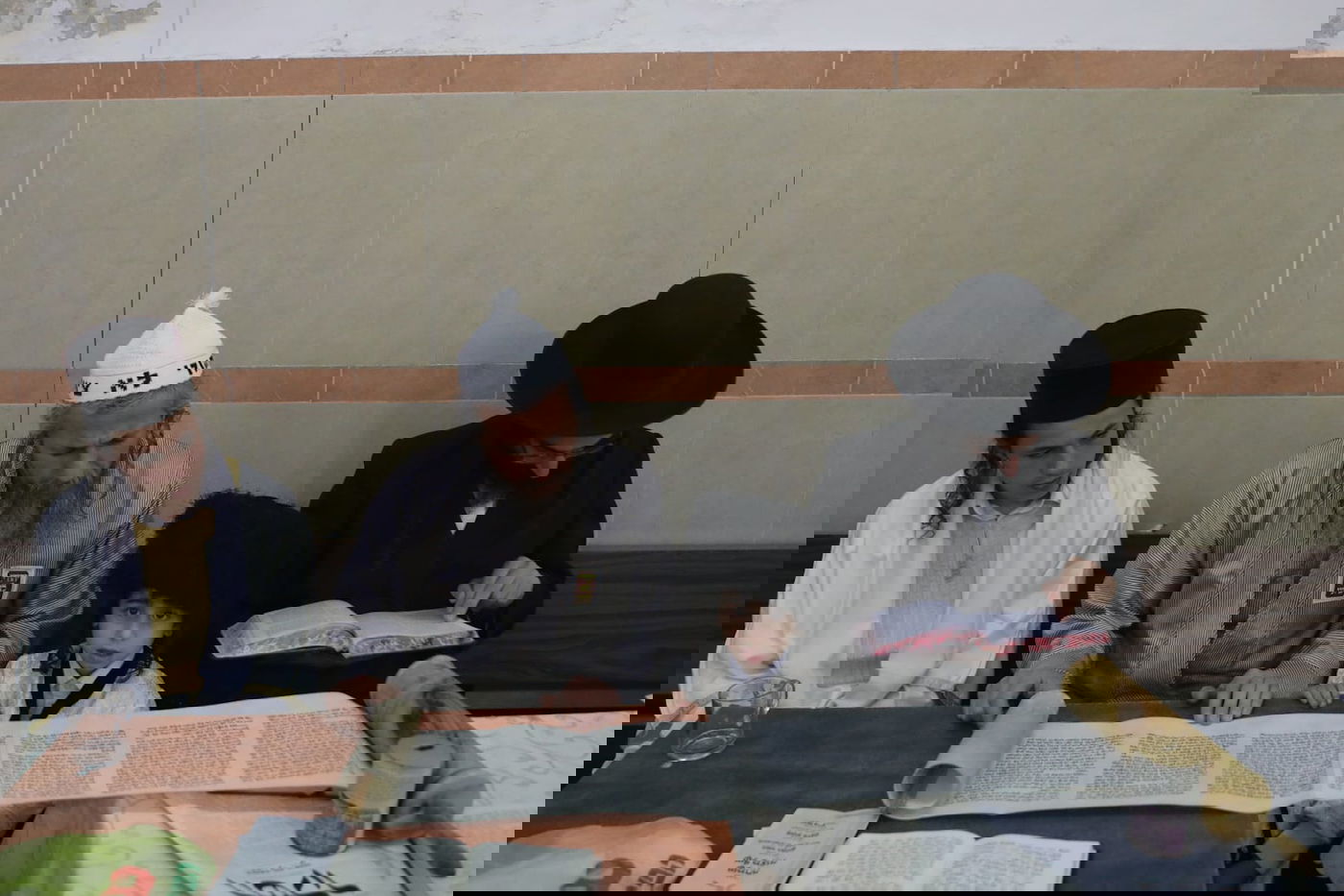 חג הפורים במאה שערים: מגילה ותחפושות