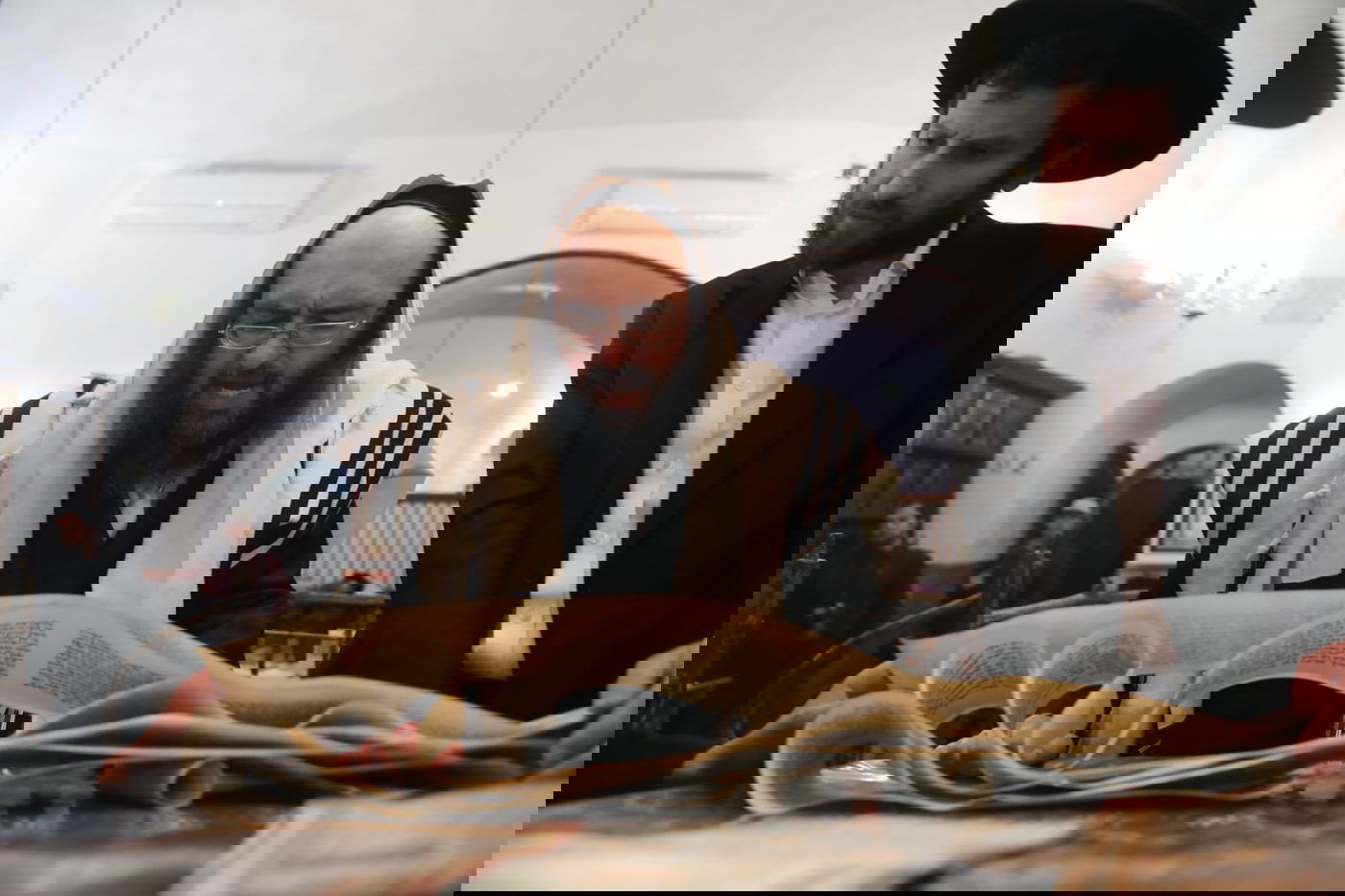 חג הפורים במאה שערים: מגילה ותחפושות