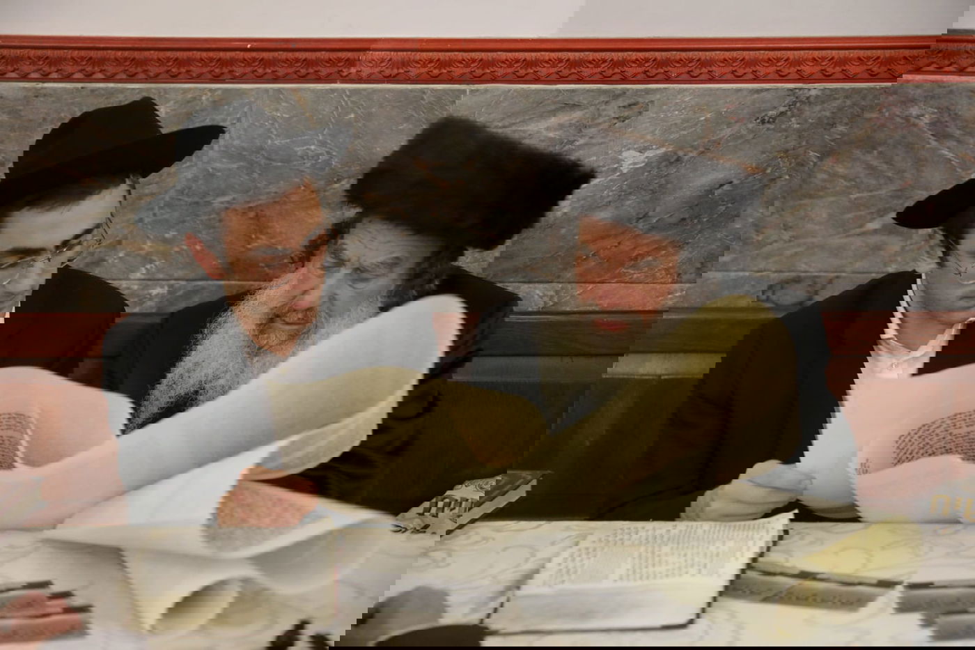 חג הפורים במאה שערים: מגילה ותחפושות