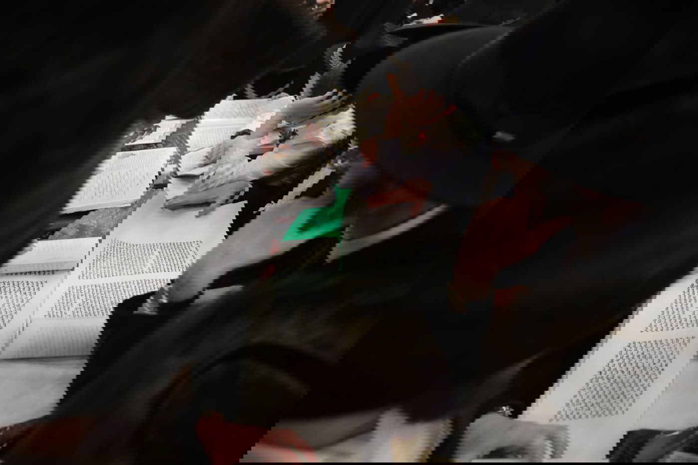 חג הפורים במאה שערים: מגילה ותחפושות