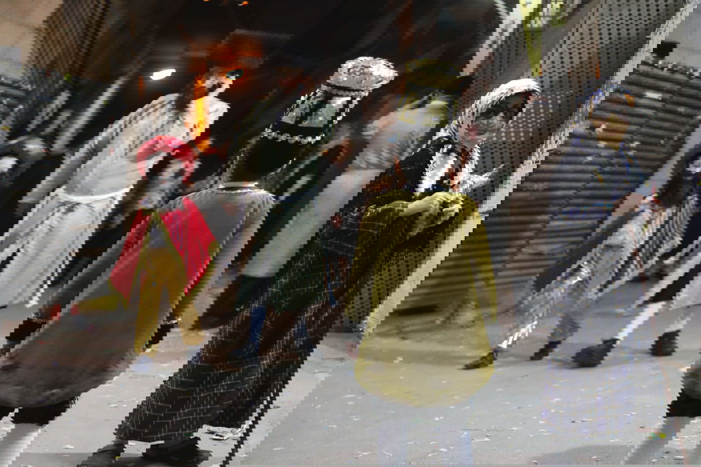 חג הפורים במאה שערים: מגילה ותחפושות