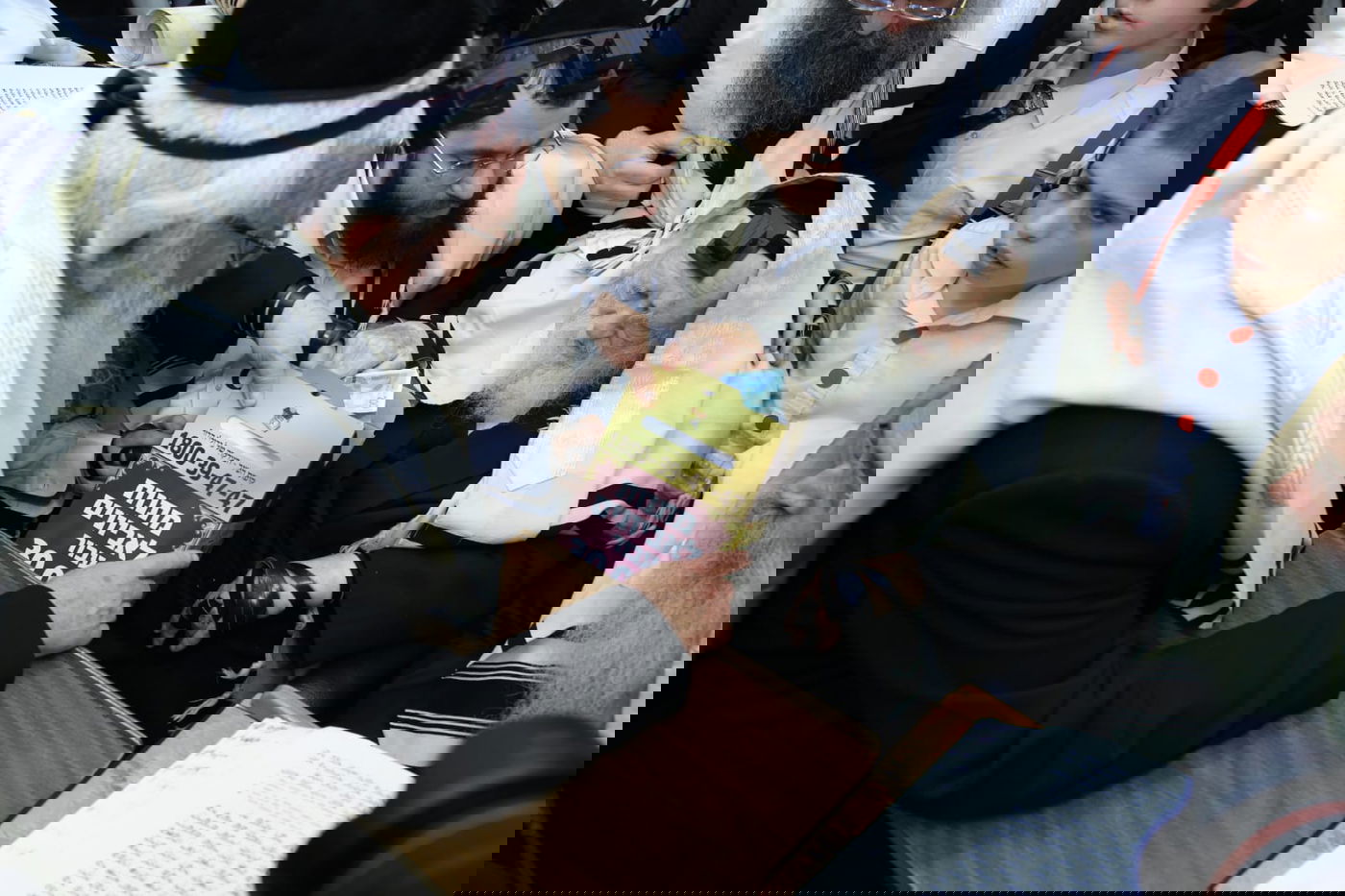 פורים בבית שר התורה: מגילה ומתנות לאביונים