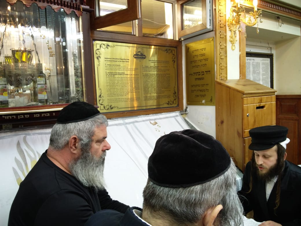 ליל פורים בציונו של רבי נחמן מברסלב. צפו