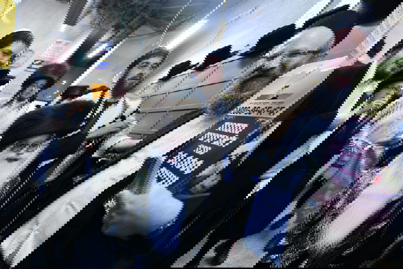 כך חוגגים הבני ברקים את חג הפורים • טעימה