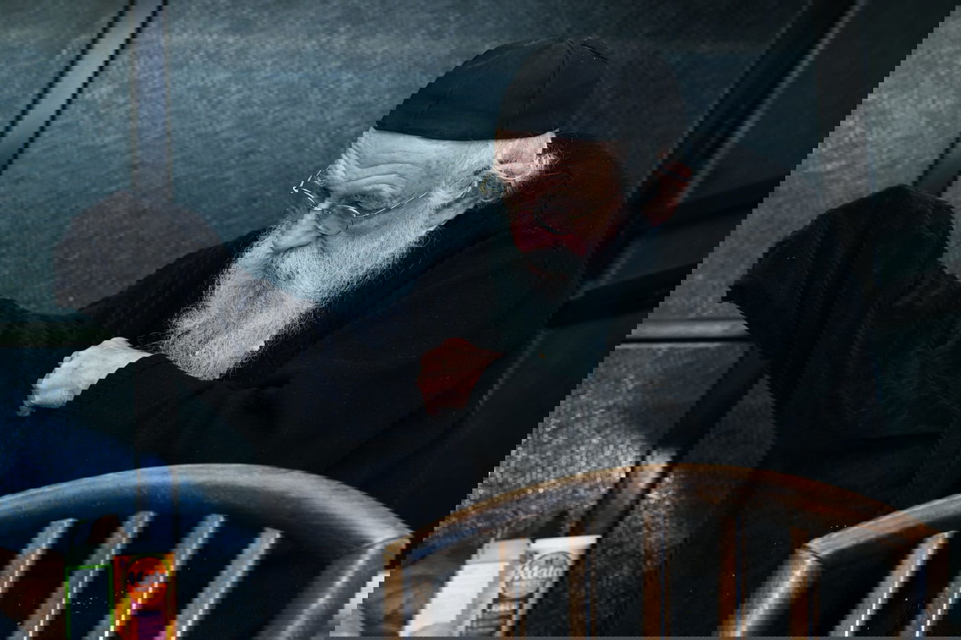 רגע נדיר: הגר"מ גריינמן שמח עם הנינה. צפו