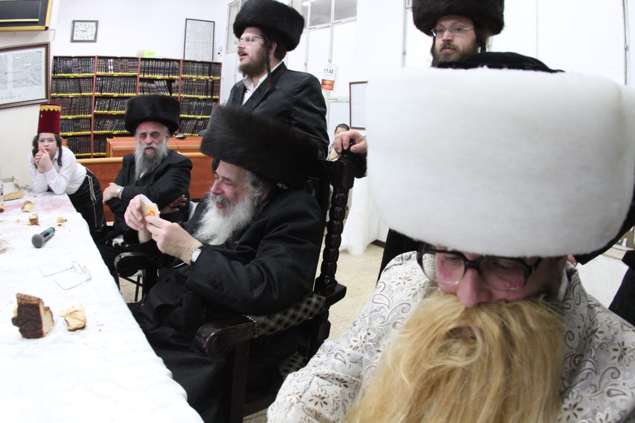 'טיש משתה היין' ושמחת פורים ב'חוג חתם סופר'