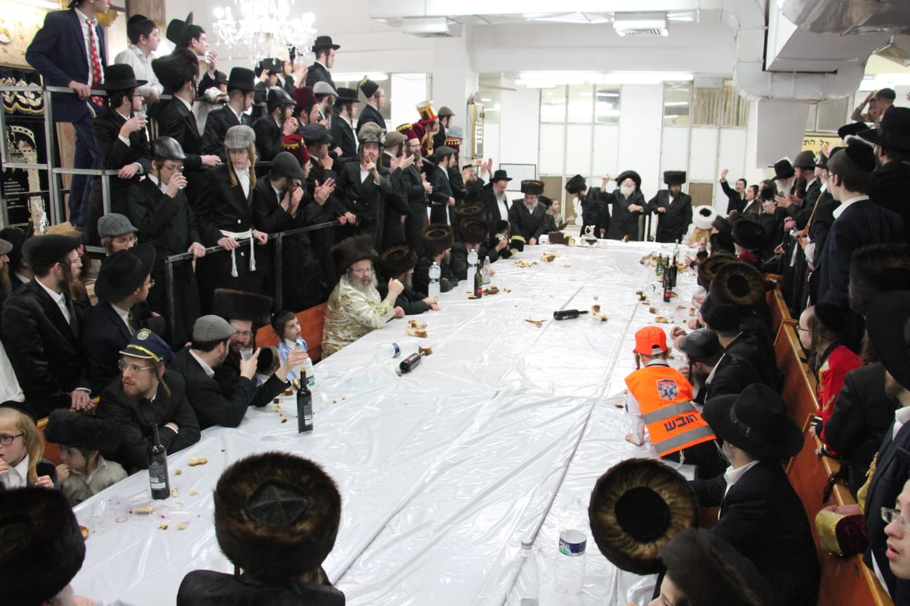 'טיש משתה היין' ושמחת פורים ב'חוג חתם סופר'