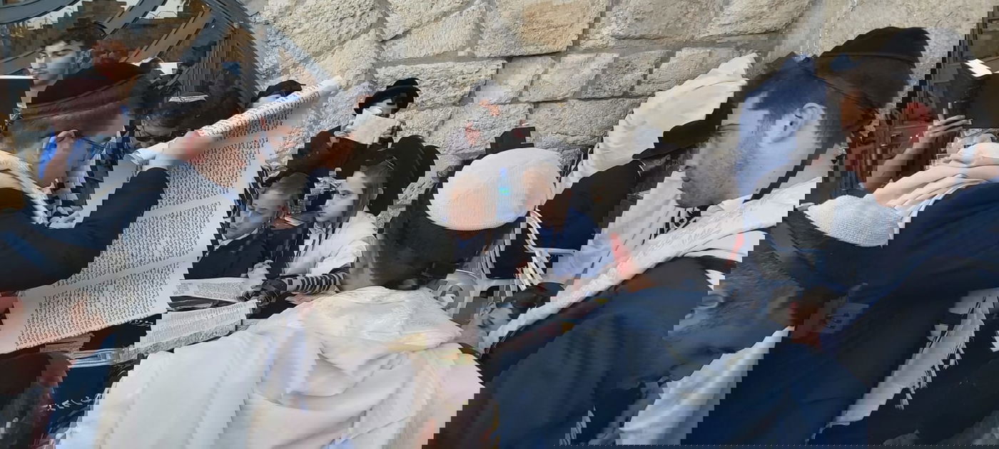 שחרית של 'שושן פורים' בכותל המערבי. צפו