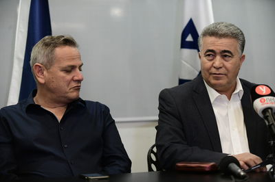 עמיר פרץ: תומך בגנץ - נשאר עם אורלי לוי