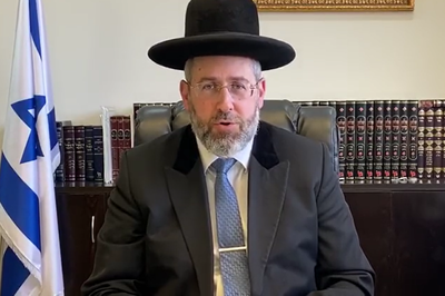 מבתי הכנסת ועד חתונות; הגר"ד לאו עם הנחיות הלכתיות