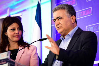 במפלגת העבודה רוצים להצטרף אל נתניהו