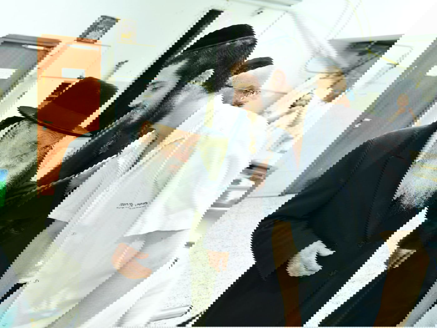 כך ה'חזונאישניקים' אופים מצות • תיעוד ענק